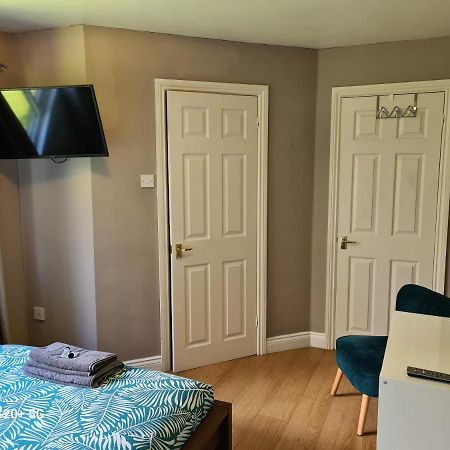 The Reading Whole Chalet With Lake And Two Acre Gardens Екстериор снимка