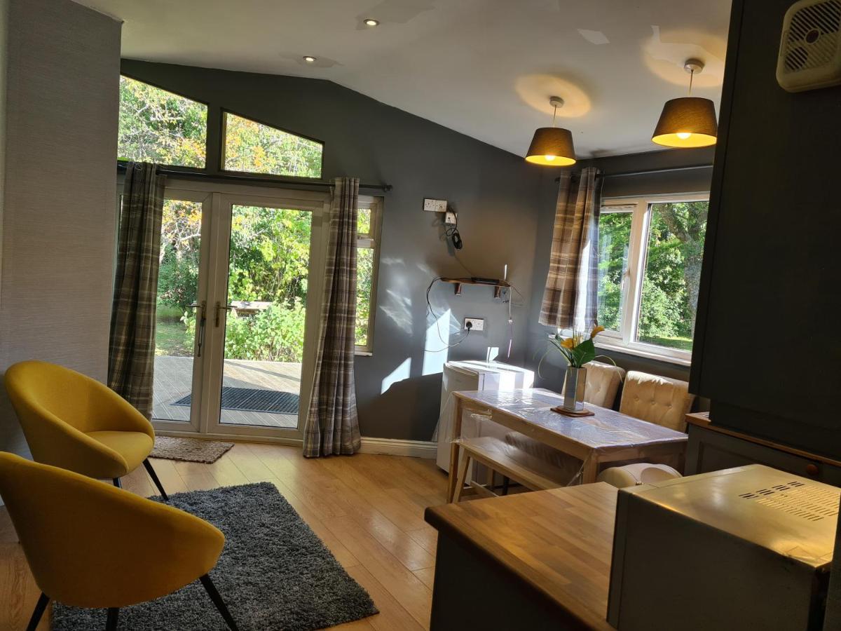 The Reading Whole Chalet With Lake And Two Acre Gardens Екстериор снимка