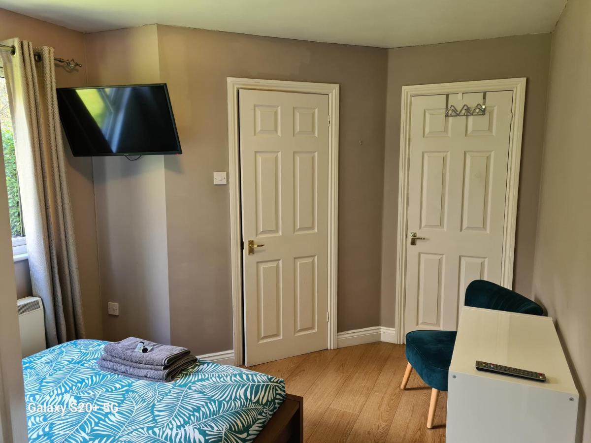 The Reading Whole Chalet With Lake And Two Acre Gardens Екстериор снимка