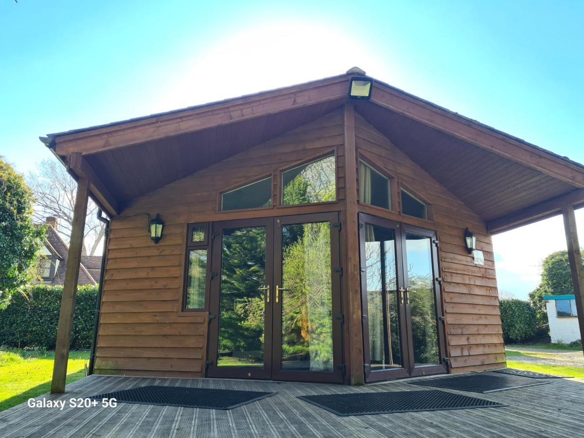 The Reading Whole Chalet With Lake And Two Acre Gardens Екстериор снимка
